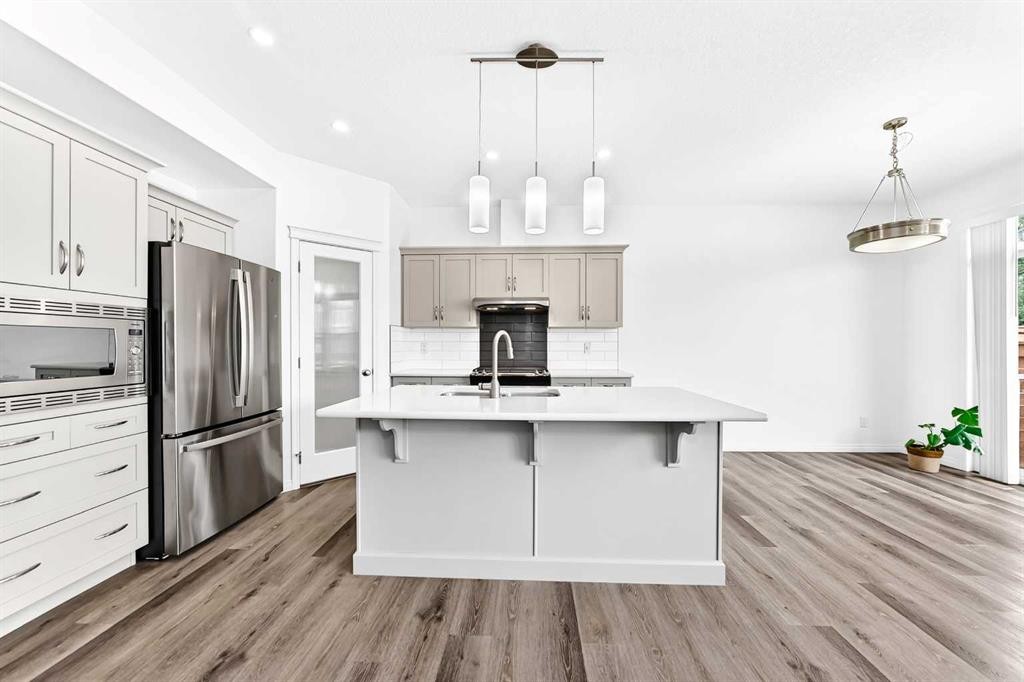 190 Sage Bluff Rise Nw, Calgary, AB - Indoor Photo Showing Kitchen With Stainless Steel Kitchen With Upgraded Kitchen