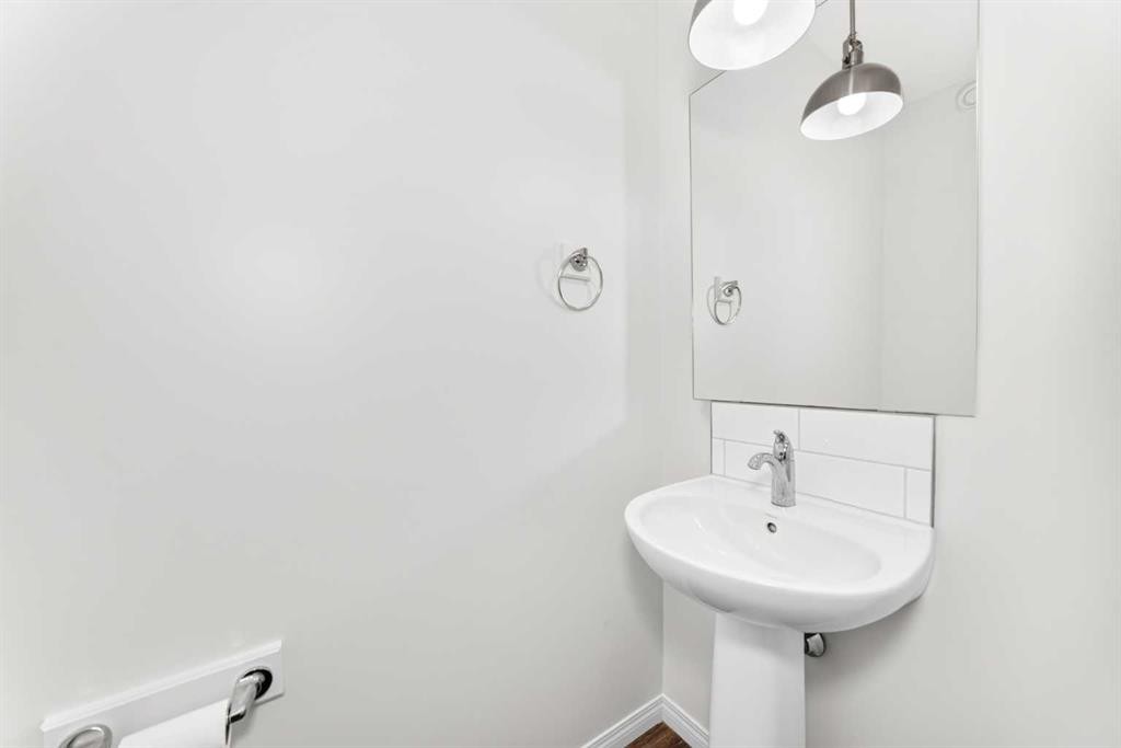 190 Sage Bluff Rise Nw, Calgary, AB - Indoor Photo Showing Bathroom