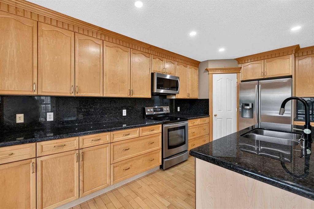 78 Hampstead View Nw, Calgary, AB - Indoor Photo Showing Kitchen With Stainless Steel Kitchen With Double Sink