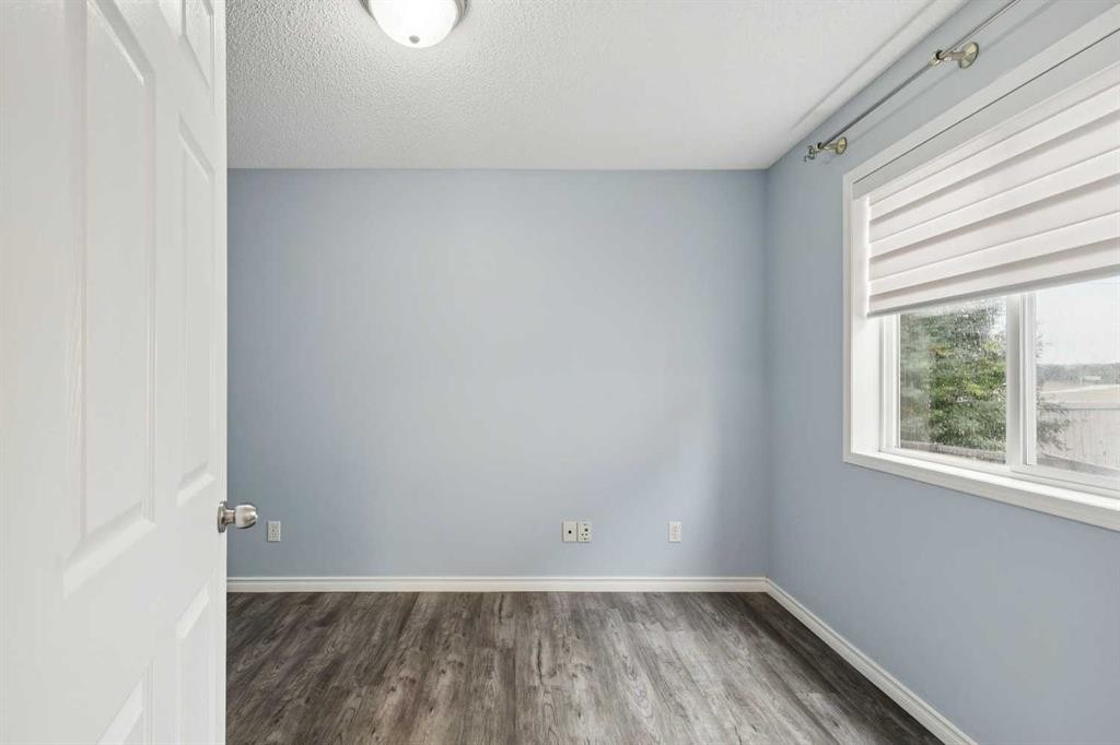 126 Somerglen Way Sw, Calgary, AB - Indoor Photo Showing Other Room