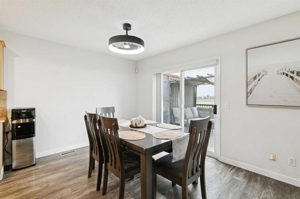 126 Somerglen Way Sw, Calgary, AB - Indoor Photo Showing Dining Room