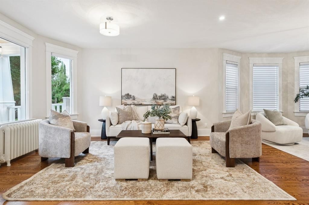 3607 7 Street Sw, Calgary, AB - Indoor Photo Showing Living Room