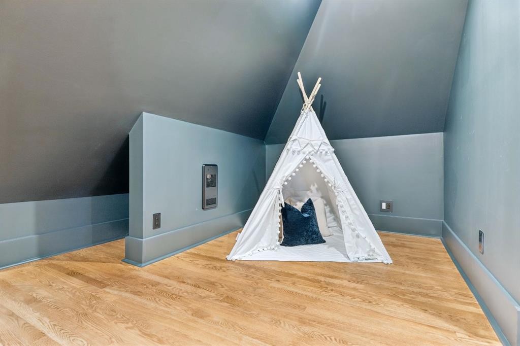 3607 7 Street Sw, Calgary, AB - Indoor Photo Showing Other Room