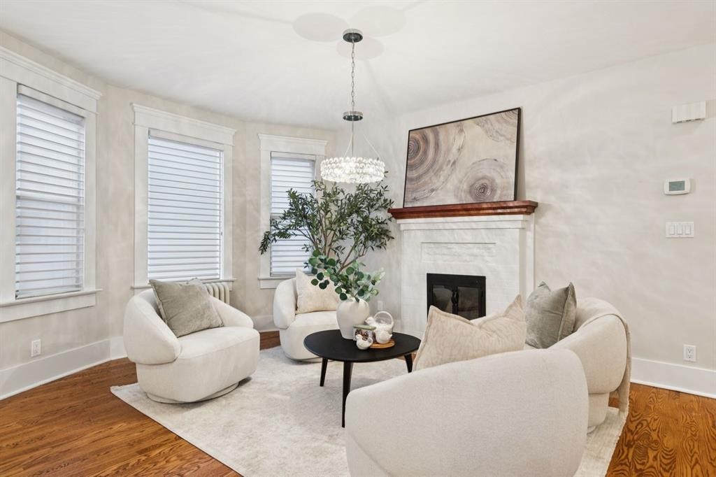 3607 7 Street Sw, Calgary, AB - Indoor Photo Showing Living Room With Fireplace