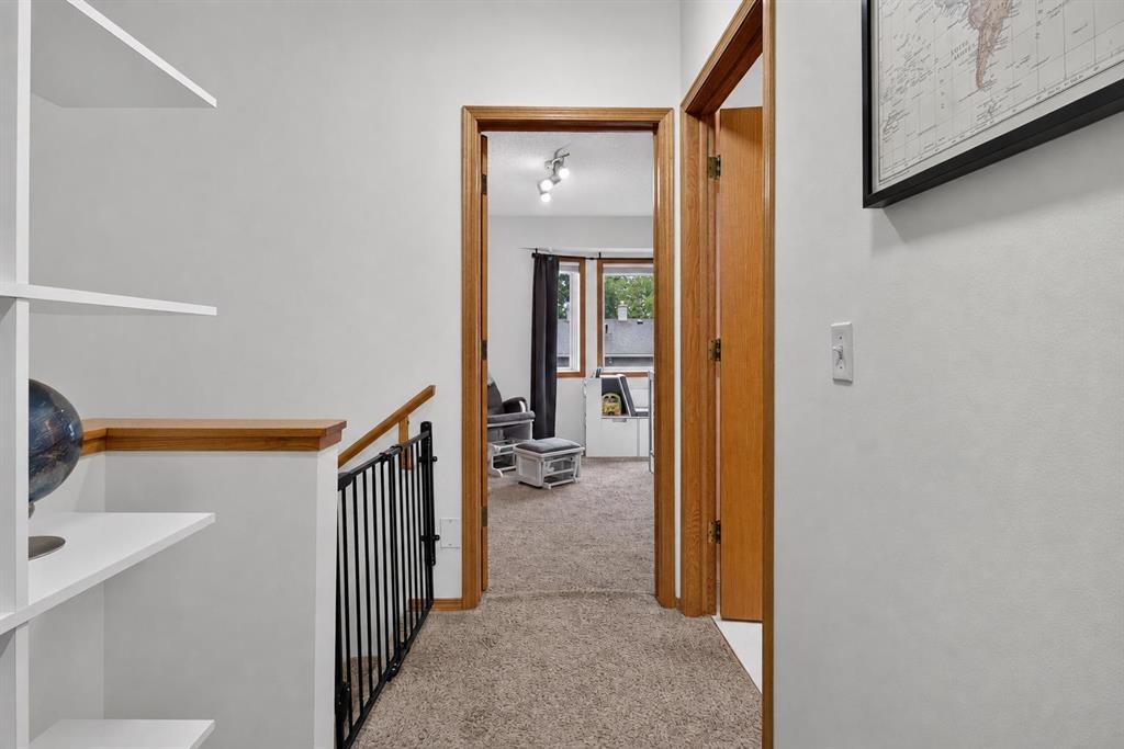 592 Regal Park Ne, Calgary, AB - Indoor Photo Showing Other Room