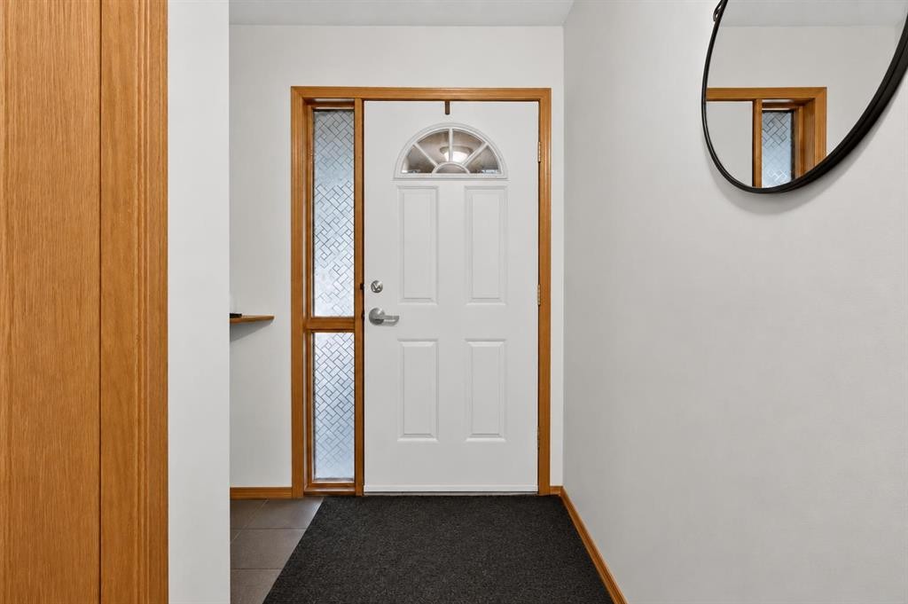 592 Regal Park Ne, Calgary, AB - Indoor Photo Showing Other Room