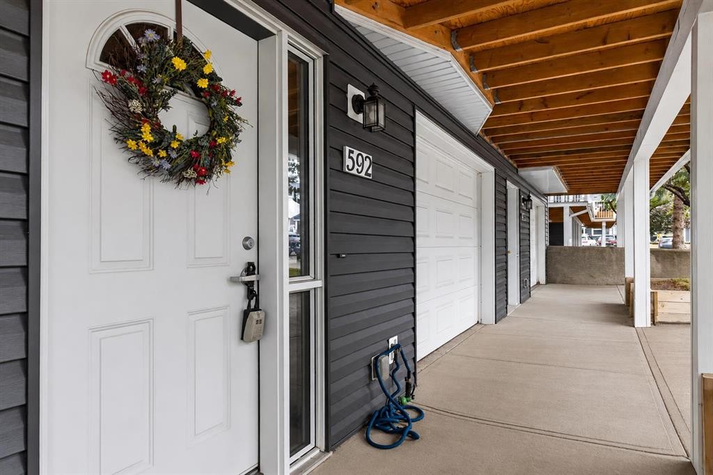 592 Regal Park Ne, Calgary, AB - Outdoor With Exterior