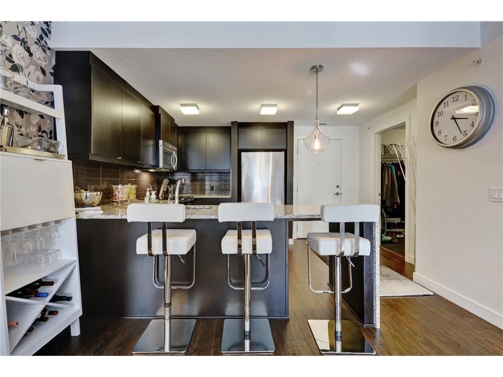 313-25 Aspenmont Heights Sw, Calgary, AB - Indoor Photo Showing Other Room