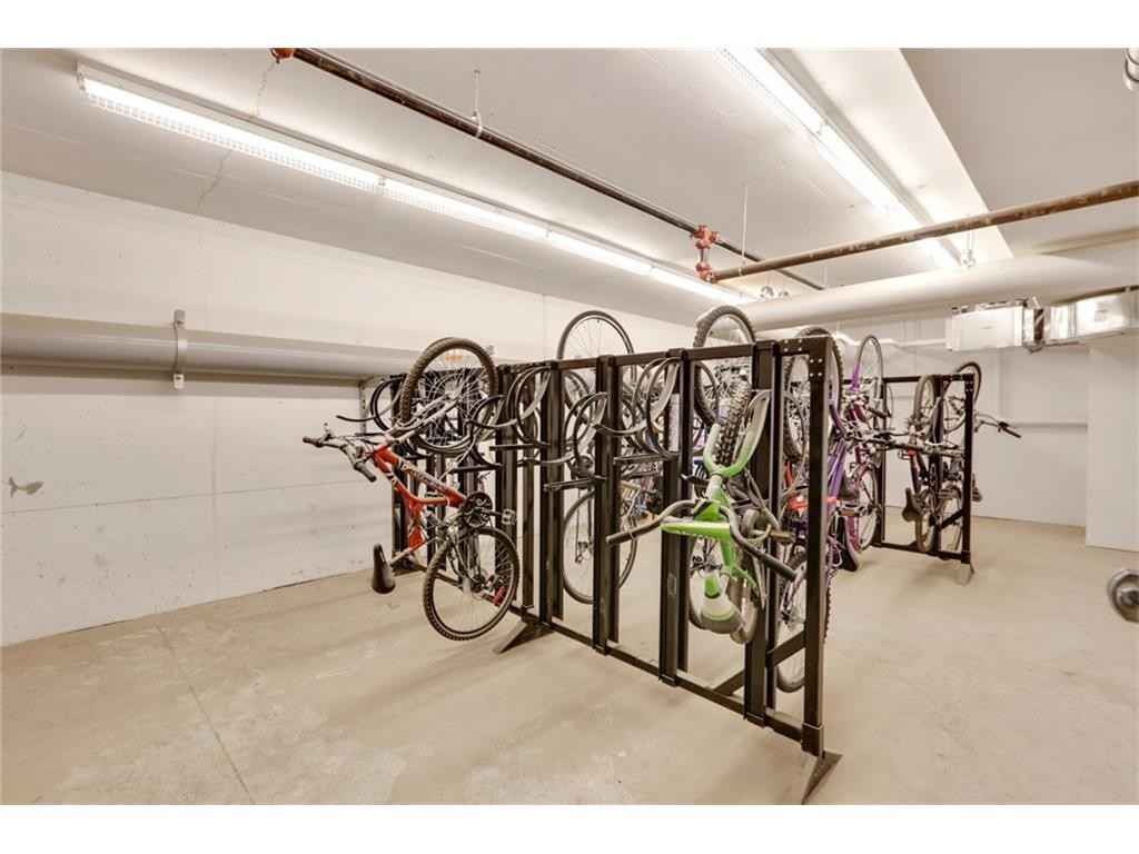 313-25 Aspenmont Heights Sw, Calgary, AB - Indoor Photo Showing Gym Room