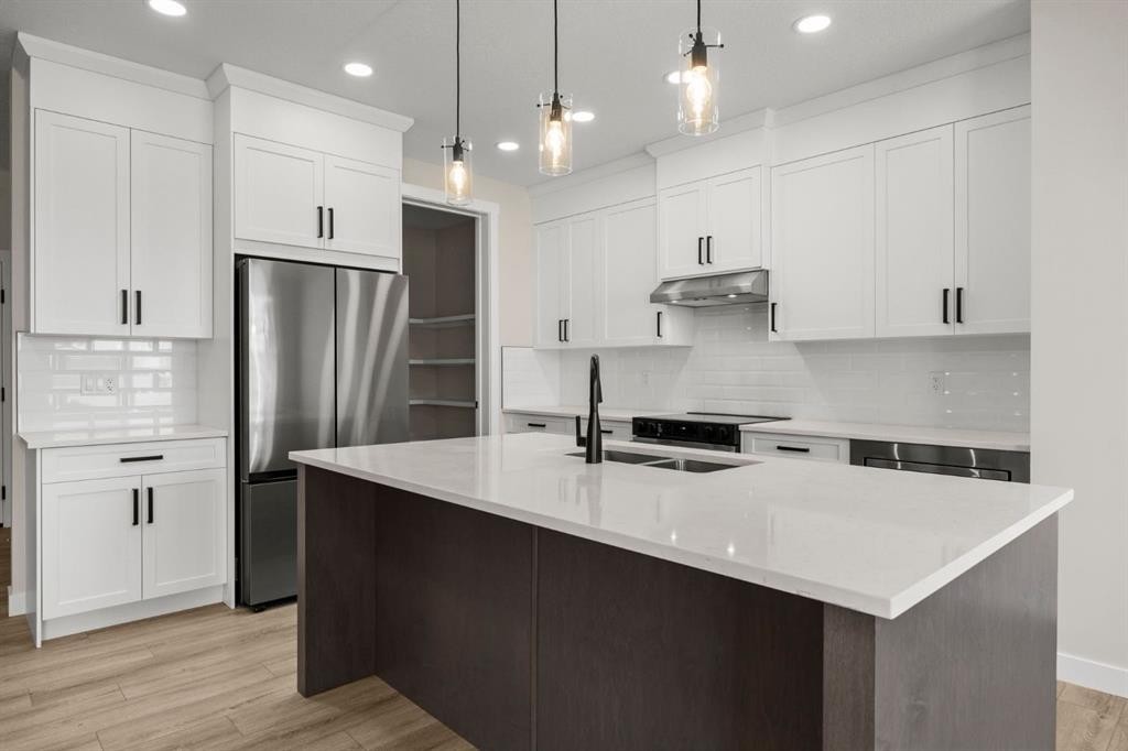 435 Kinniburgh Loop, Chestermere, AB - Indoor Photo Showing Kitchen With Stainless Steel Kitchen With Upgraded Kitchen