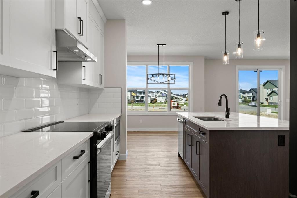 435 Kinniburgh Loop, Chestermere, AB - Indoor Photo Showing Kitchen With Upgraded Kitchen
