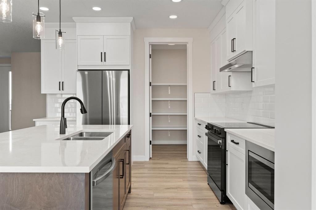 435 Kinniburgh Loop, Chestermere, AB - Indoor Photo Showing Kitchen With Stainless Steel Kitchen With Double Sink With Upgraded Kitchen