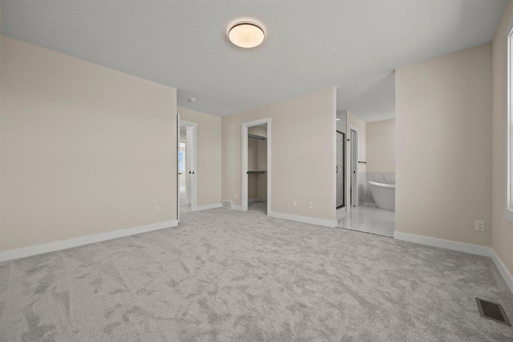 435 Kinniburgh Loop, Chestermere, AB - Indoor Photo Showing Other Room