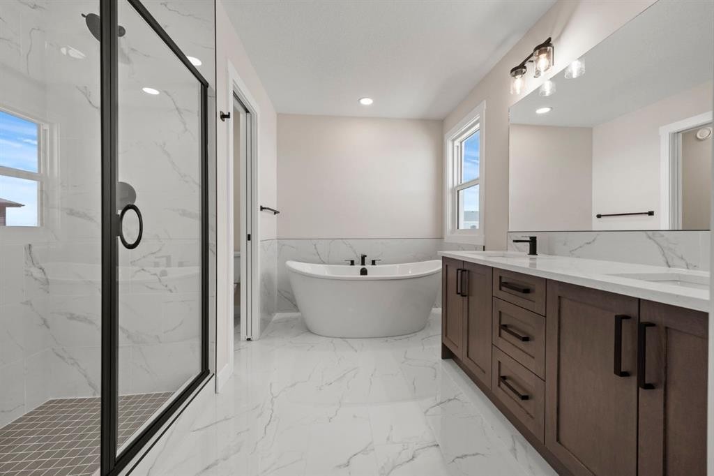 435 Kinniburgh Loop, Chestermere, AB - Indoor Photo Showing Bathroom