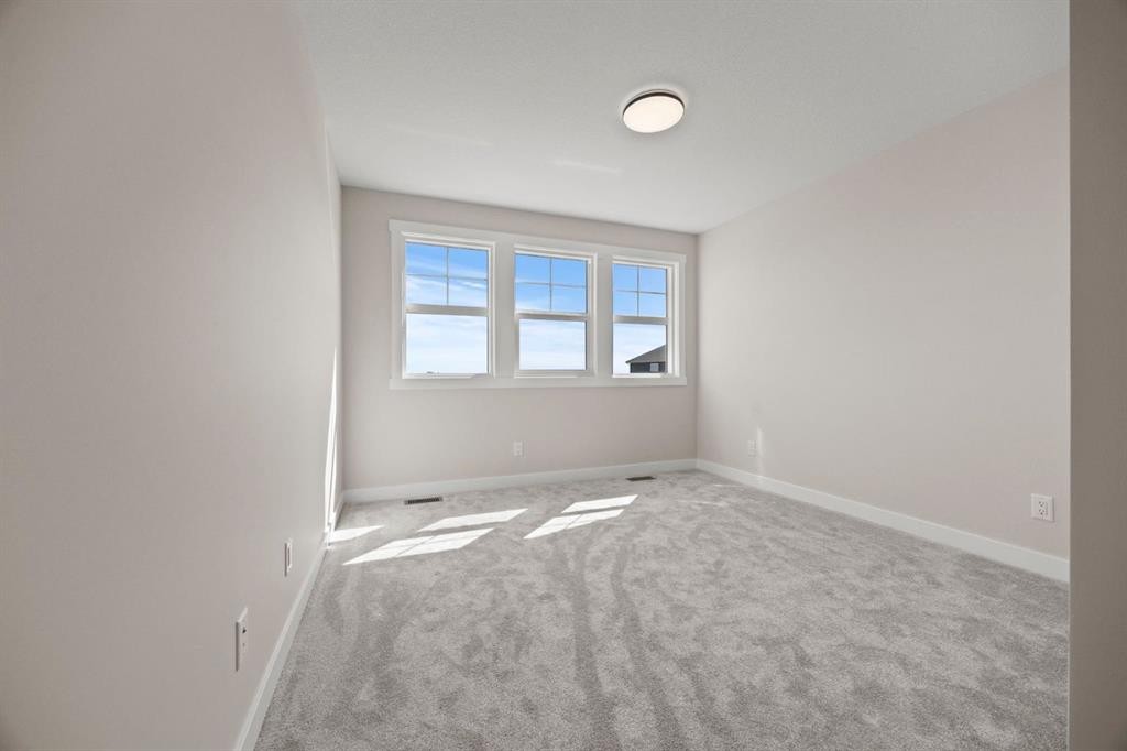 435 Kinniburgh Loop, Chestermere, AB - Indoor Photo Showing Other Room