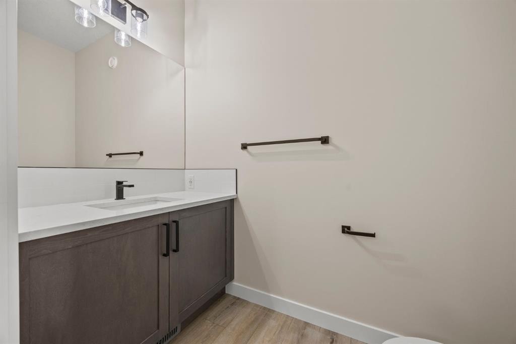 435 Kinniburgh Loop, Chestermere, AB - Indoor Photo Showing Bathroom