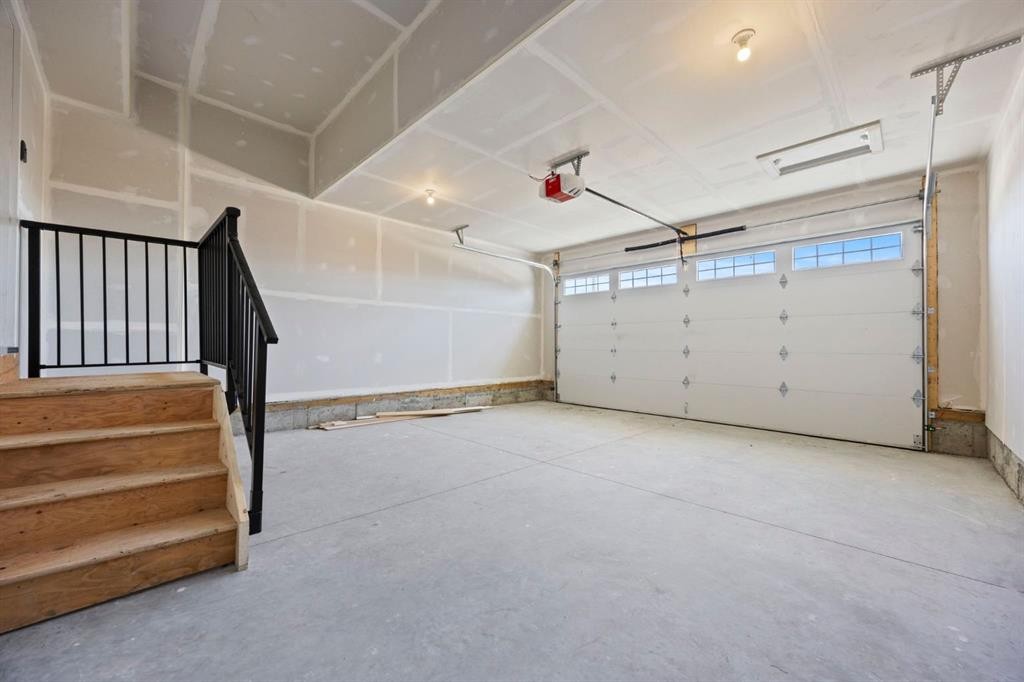 435 Kinniburgh Loop, Chestermere, AB - Indoor Photo Showing Garage
