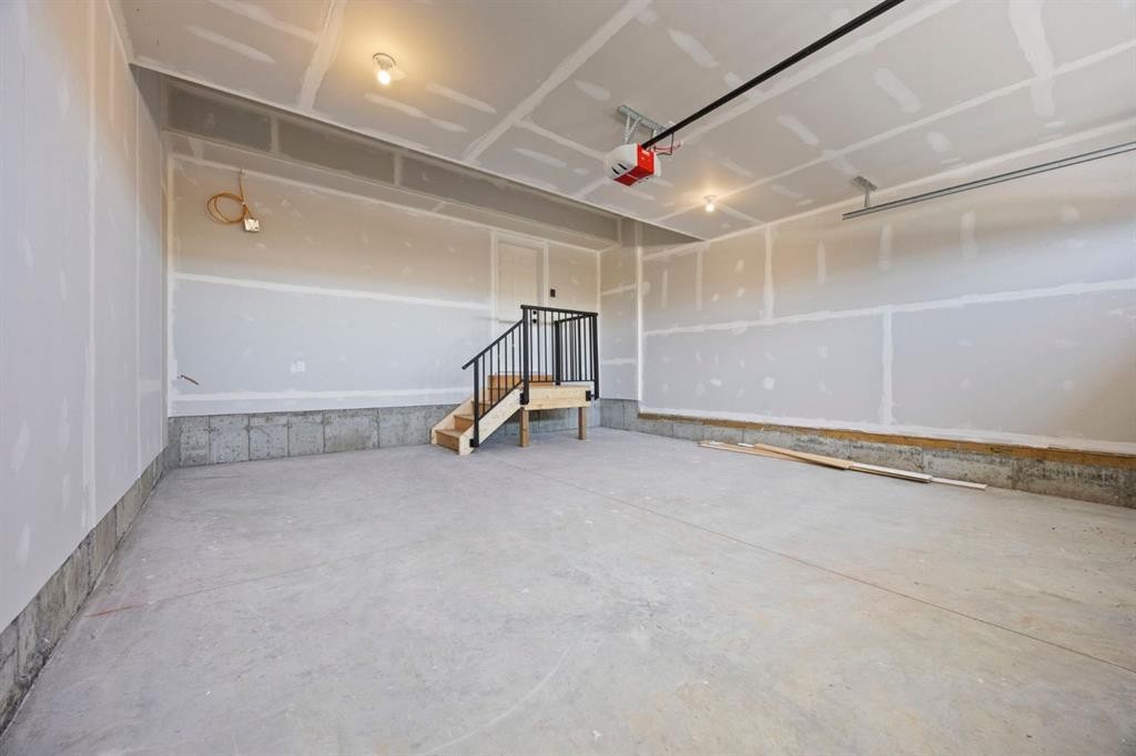 435 Kinniburgh Loop, Chestermere, AB - Indoor Photo Showing Garage