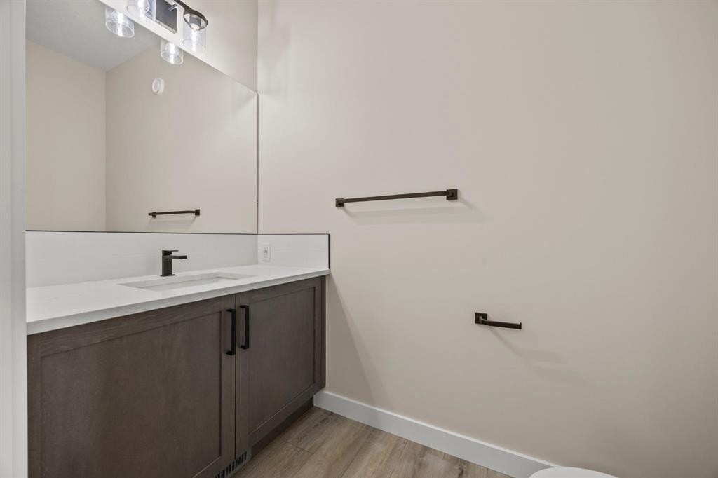 435 Kinniburgh Loop, Chestermere, AB - Indoor Photo Showing Bathroom