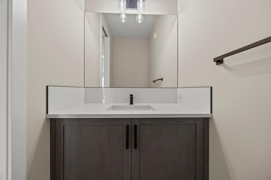 435 Kinniburgh Loop, Chestermere, AB - Indoor Photo Showing Bathroom