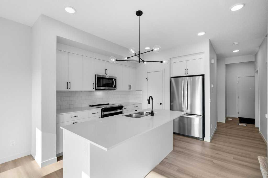 30 Heritage Heath, Cochrane, AB - Indoor Photo Showing Kitchen With Double Sink With Upgraded Kitchen