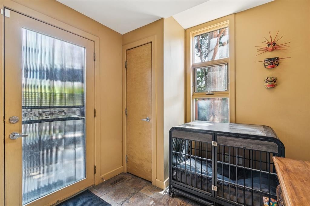 1717 7 Avenue Nw, Calgary, AB