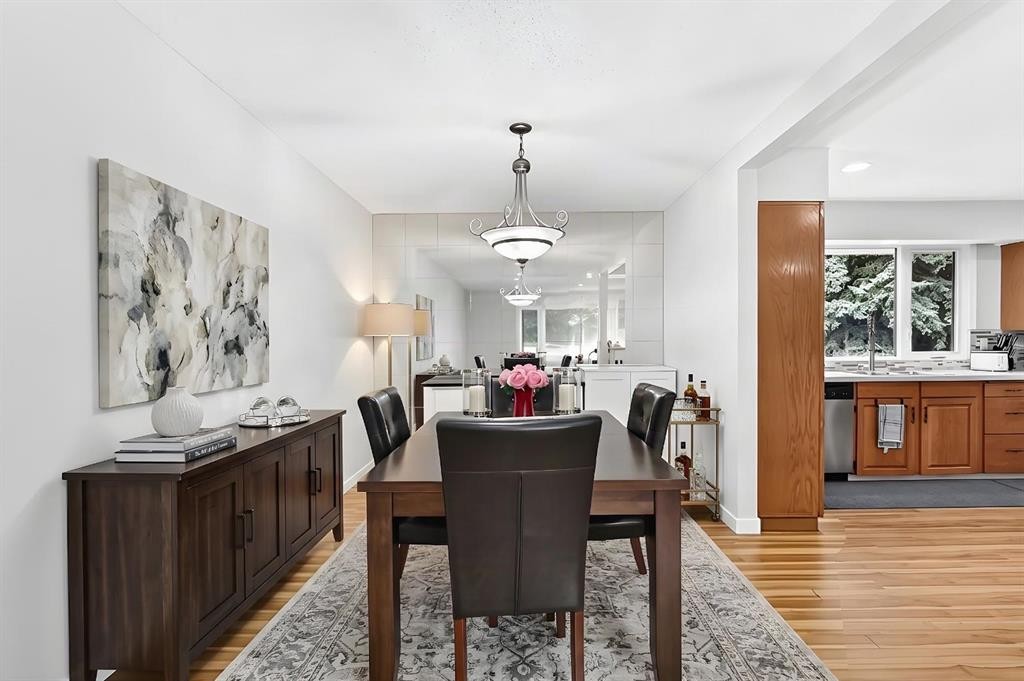 1008 Cantabrian Drive Sw, Calgary, AB - Indoor Photo Showing Dining Room
