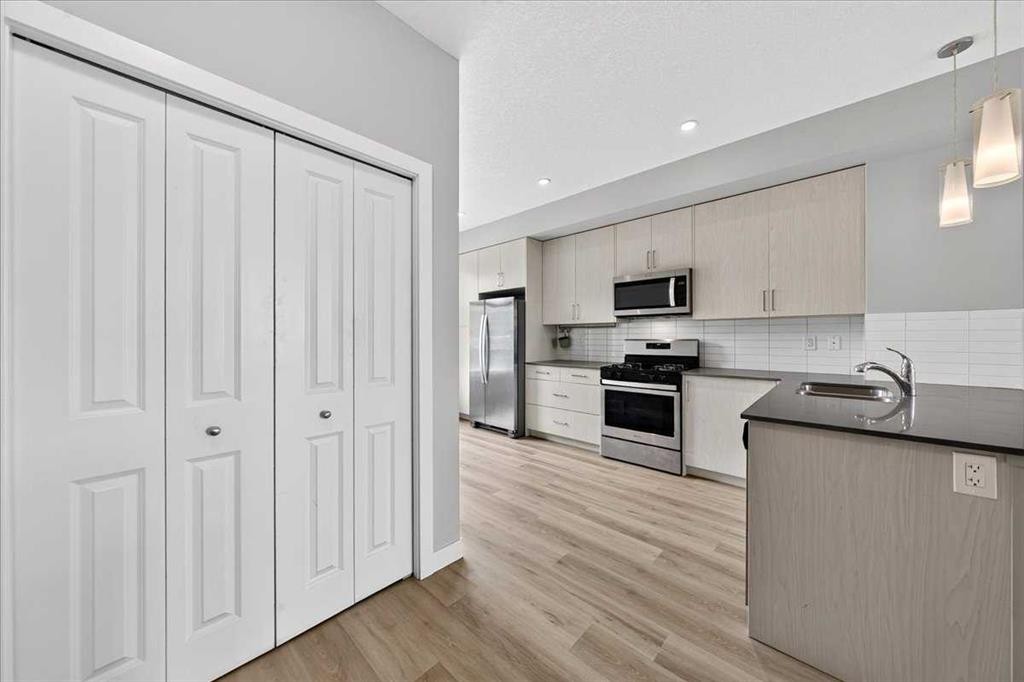 154 Seton Passage Se, Calgary, AB - Indoor Photo Showing Kitchen