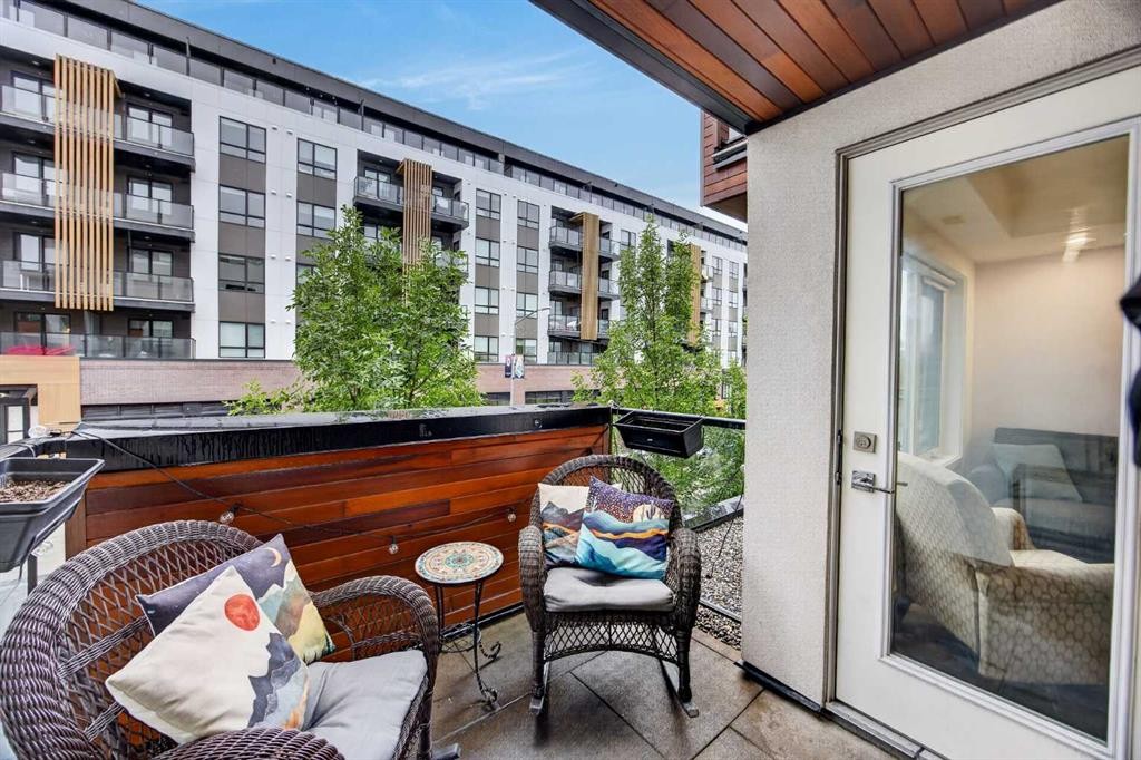 207-3450 19 Street Sw, Calgary, AB - Outdoor With Balcony With Exterior