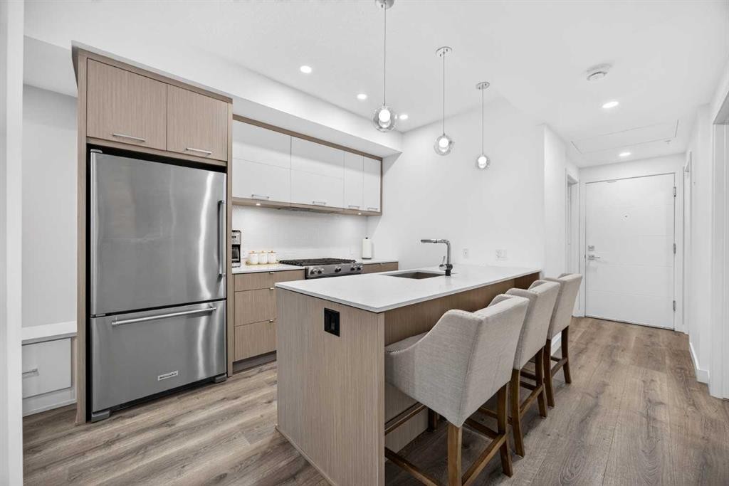 207-3450 19 Street Sw, Calgary, AB - Indoor Photo Showing Kitchen With Stainless Steel Kitchen With Upgraded Kitchen
