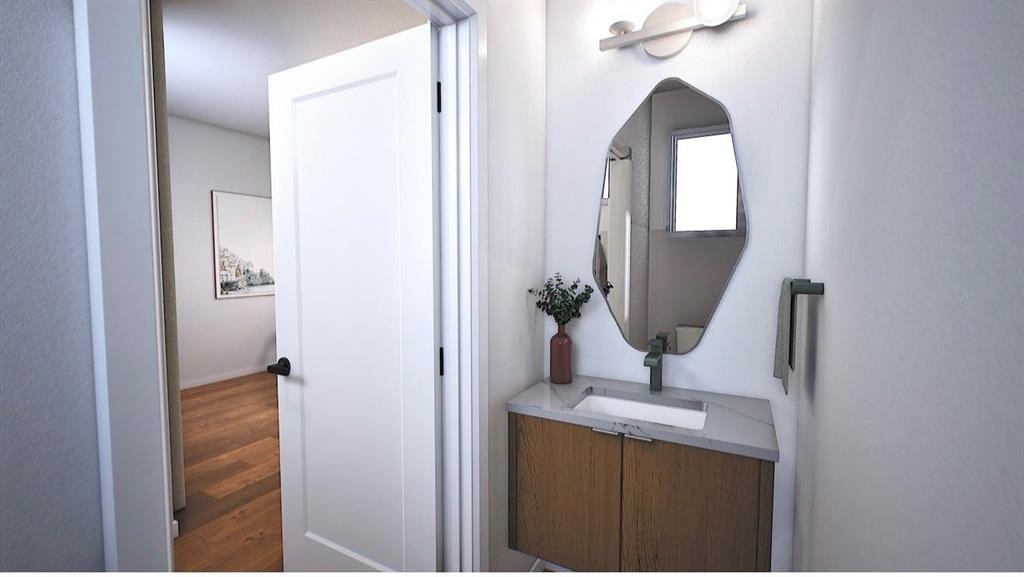 704 Sora Boulevard Se, Calgary, AB - Indoor Photo Showing Bathroom