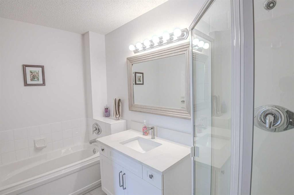 58 Sierra Morena Gardens Sw, Calgary, AB - Indoor Photo Showing Bathroom