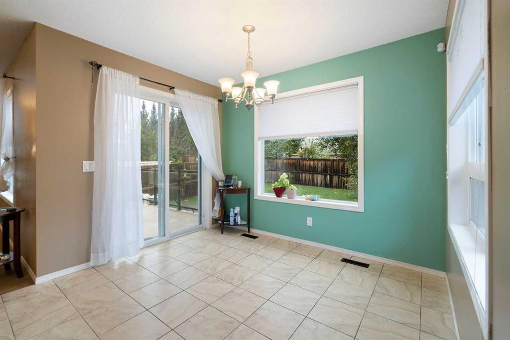 19 Silverado Skies Bay Sw, Calgary, AB - Indoor Photo Showing Other Room