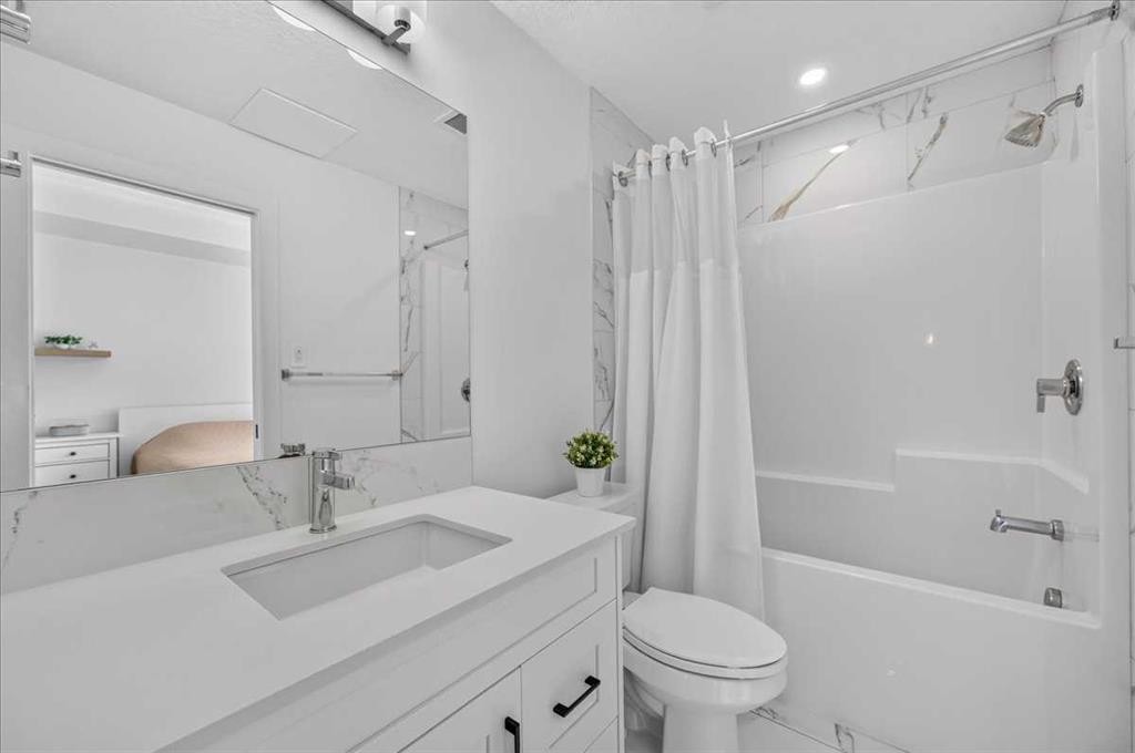 4101-200 Seton Circle Se, Calgary, AB - Indoor Photo Showing Bathroom