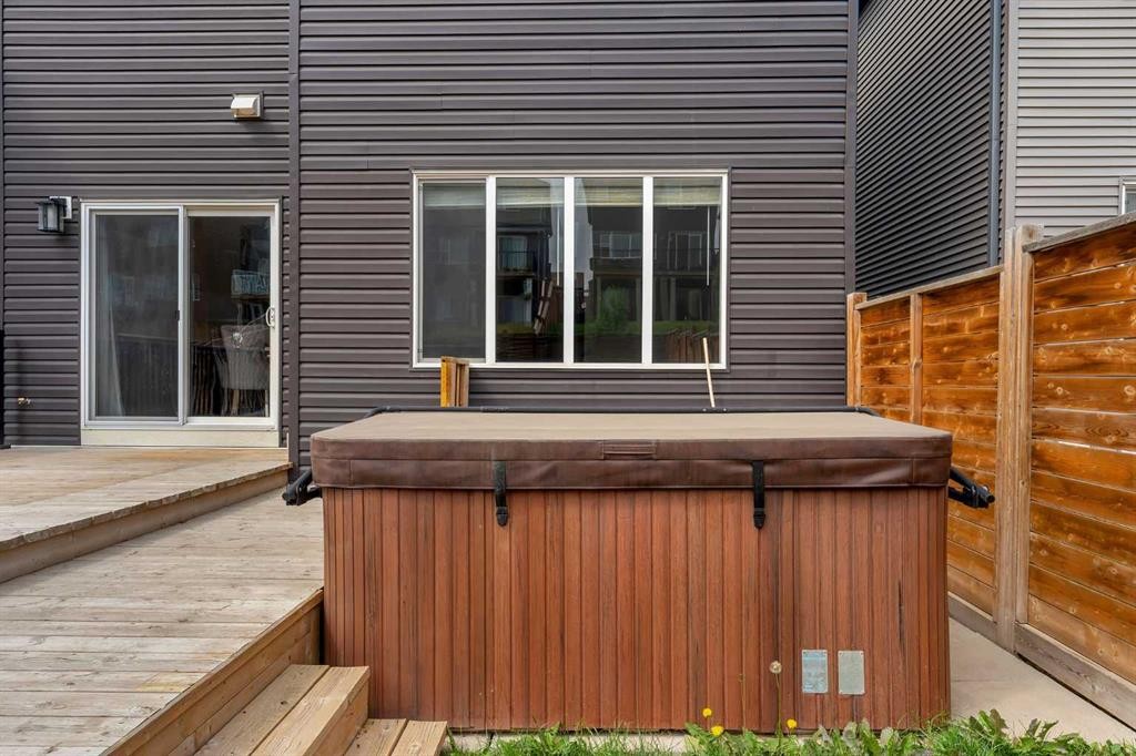 217 Lucas Crescent Nw, Calgary, AB - Outdoor With Deck Patio Veranda With Exterior