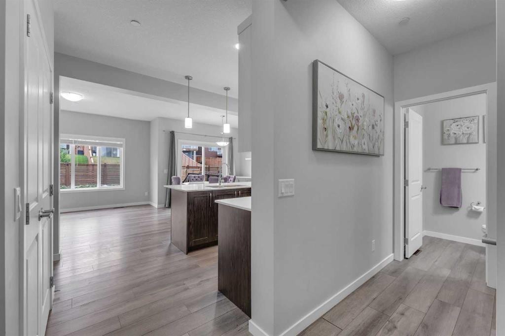 217 Lucas Crescent Nw, Calgary, AB - Indoor Photo Showing Other Room