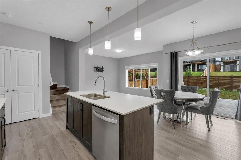 217 Lucas Crescent Nw, Calgary, AB - Indoor