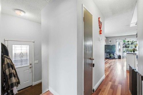 4227 49 Street Ne, Calgary, AB - Indoor Photo Showing Other Room