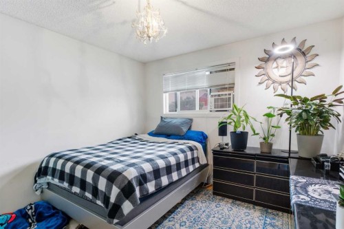 4227 49 Street Ne, Calgary, AB - Indoor Photo Showing Bedroom