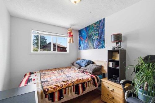 4227 49 Street Ne, Calgary, AB - Indoor Photo Showing Bedroom