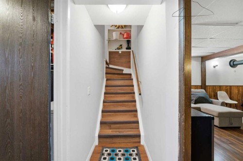 4227 49 Street Ne, Calgary, AB - Indoor Photo Showing Other Room