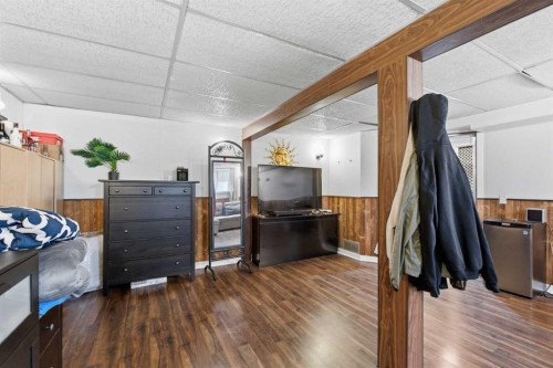 4227 49 Street Ne, Calgary, AB - Indoor Photo Showing Other Room