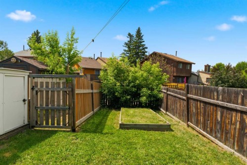 4227 49 Street Ne, Calgary, AB - Outdoor With Exterior