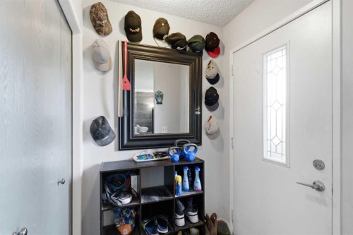 4227 49 Street Ne, Calgary, AB - Indoor