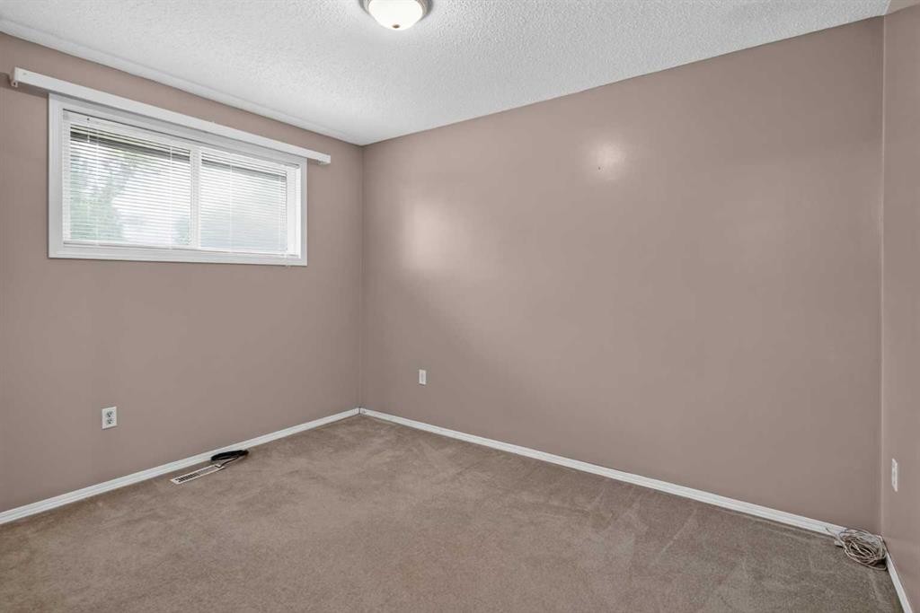 152 Maddock Way Ne, Calgary, AB - Indoor Photo Showing Other Room