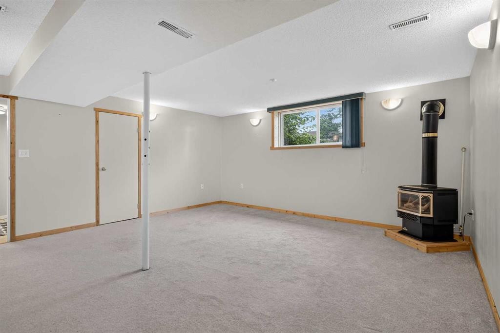 152 Maddock Way Ne, Calgary, AB - Indoor Photo Showing Other Room