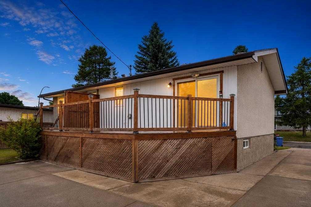 152 Maddock Way Ne, Calgary, AB - Outdoor With Exterior