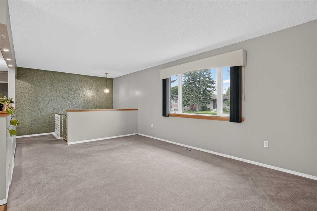 152 Maddock Way Ne, Calgary, AB - Indoor Photo Showing Other Room