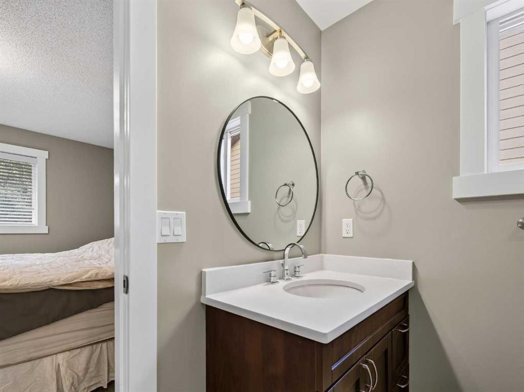 13704 Deer Run Boulevard Se, Calgary, AB - Indoor Photo Showing Bathroom