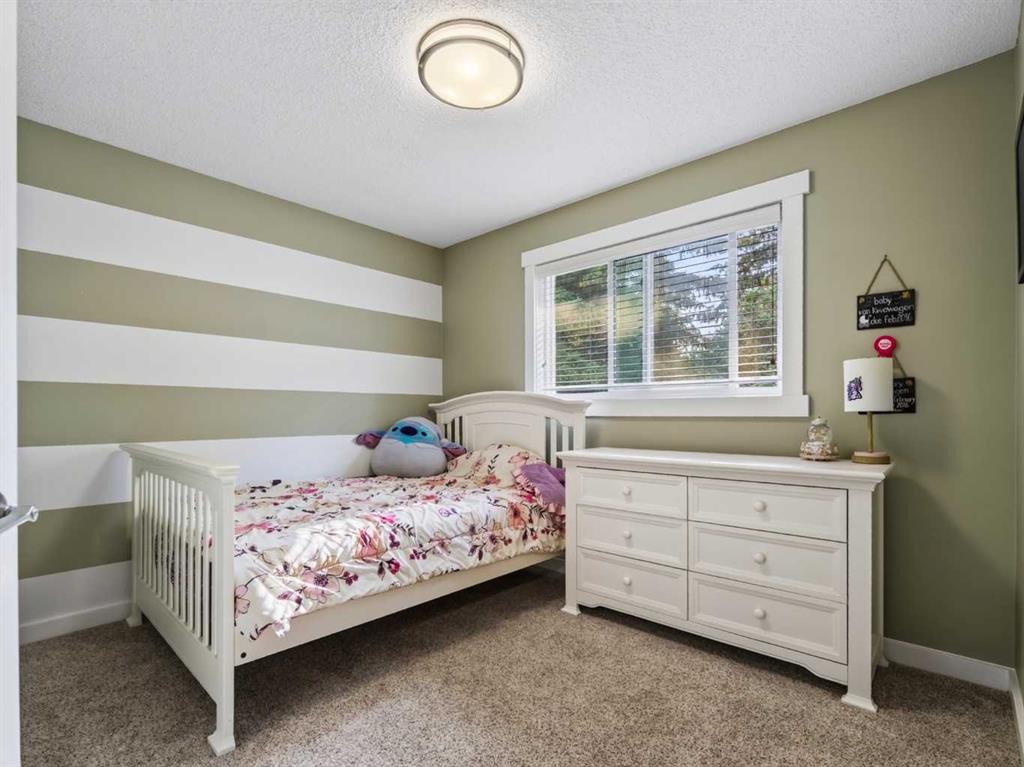 13704 Deer Run Boulevard Se, Calgary, AB - Indoor Photo Showing Bedroom